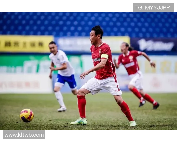 高峰足球运动员的传奇生涯与中国足球的辉煌时刻